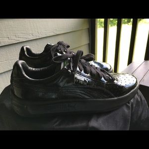 Black patent leather Puma Sneakers
